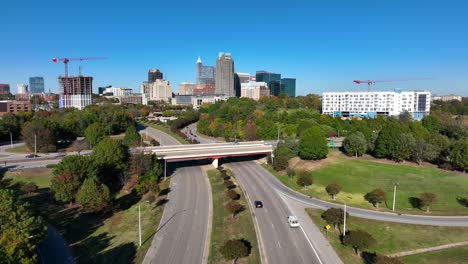 Highway-traffic-entering-downtown-Raleigh,-North-Carolina