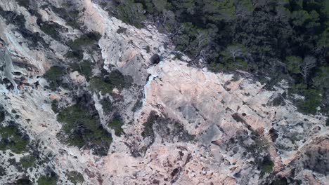 Group-of-people-on-the-cliff