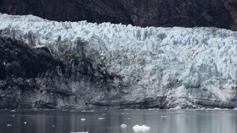 glaciar margerie en el parque nacional y reserva de la bahía de los glaciares, alaska