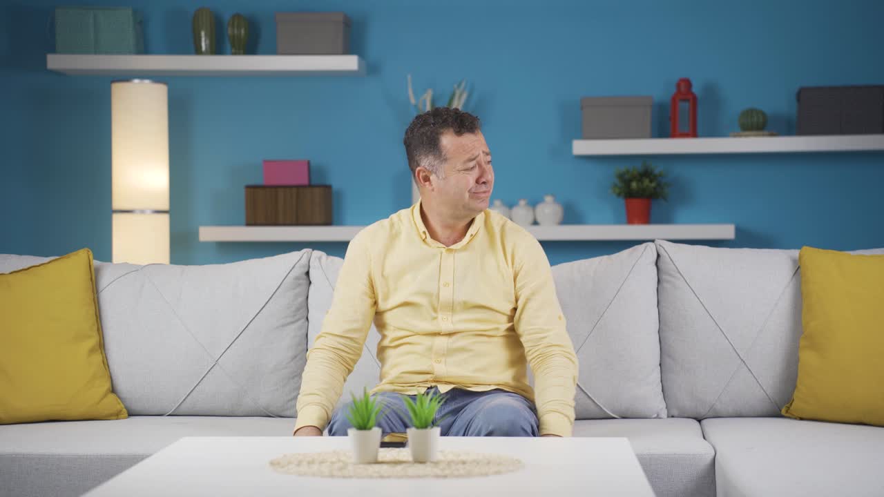 불행하고 불안한 사람.