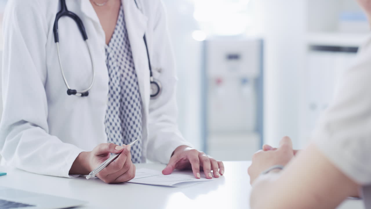 consulta con el médico, hablar con el paciente