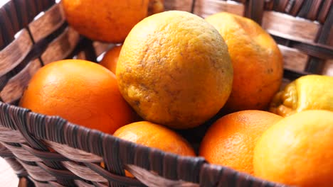 naranjas en una cesta