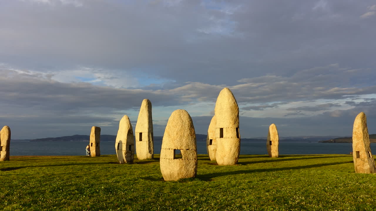 Parco dei Menhir a Campo de la Rata. La Coruña, Spagna. Timelapse. Riprese in Spagna sulla costa oceanica.