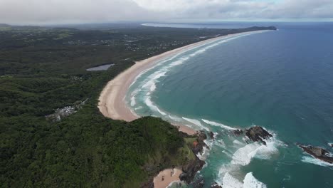 Paisaje-Marino-Escénico-En-Broken-Head-Beach,-Byron-Bay,-Nueva-Gales-Del-Sur,-Australia---Panorámica-Aérea