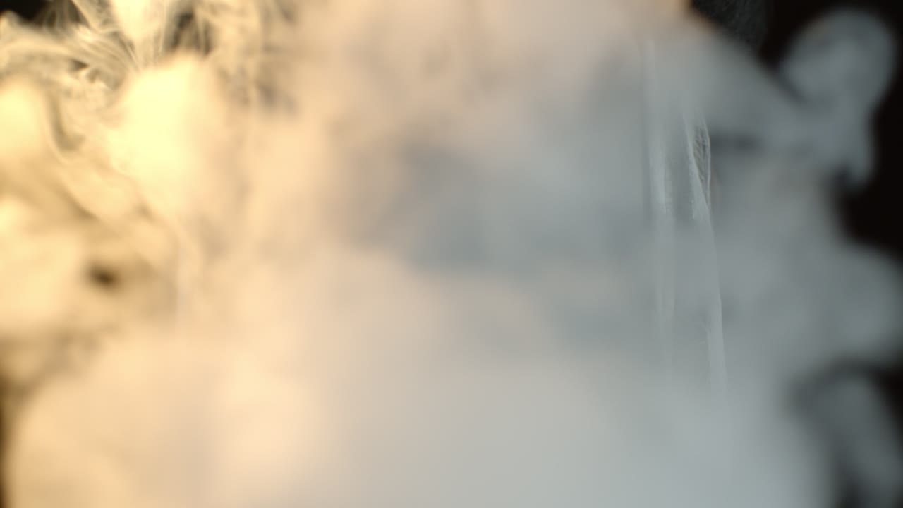 할로윈 의 주제 의 의상 을 입고 있는 무서운 남자 의 초상화