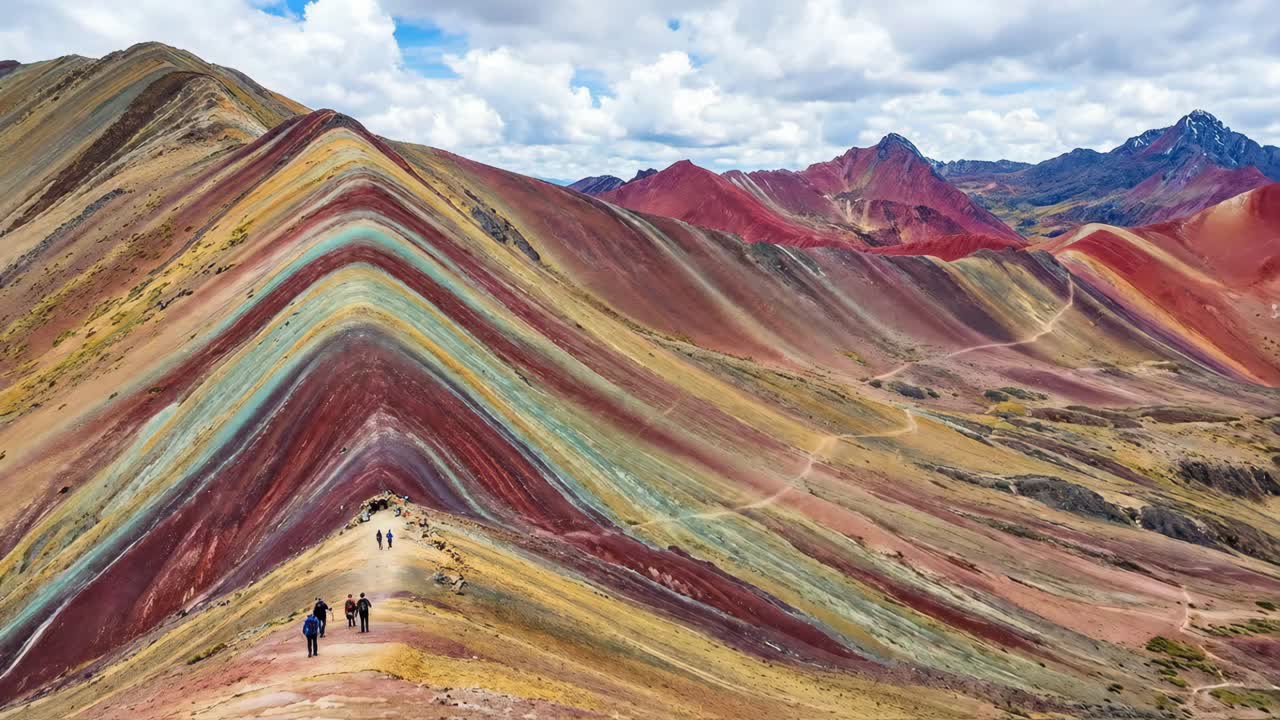 La Montagna Arcobaleno in Perù: un colorato paesaggio andino