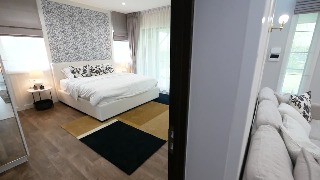 белый современный дизайн интерьера дома