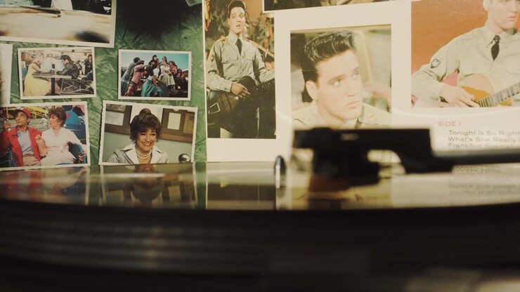 Memorabilia di Elvis Presley e giradischi