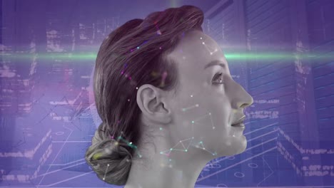animación del procesamiento de datos sobre la mujer caucásica y la sala de servidores