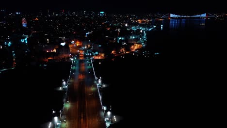 vista aérea nocturna del puente vacío de galata sin gente. imágenes en 4k en turquía