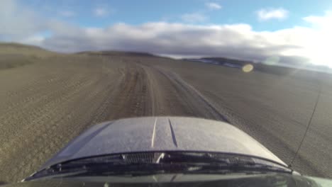imágenes de automóviles a bordo de las tierras altas de icalndic
