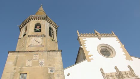 Gebäude-Kathedrale-Kirche-Erbe-Vordergrund-Vorderseite-Reise-Sonnenuntergang-Sonnig-Altes-Gebäude-Portugal-Tomar-Steine-Steinmauer-Schulteraufnahme