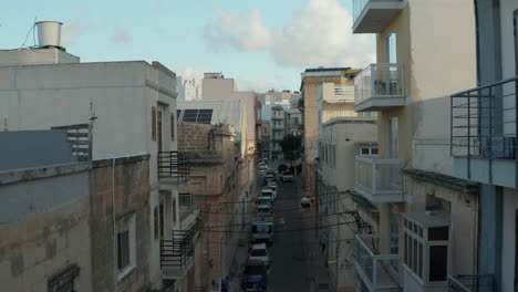 Malta-Mediterranean-Town-Establishing-Shot-of-Street-Alleyway,-Aerial-Dolly-forward