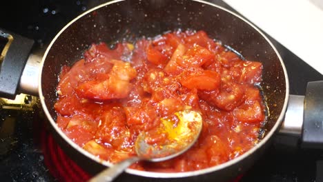 cooking sauteed tomatoes