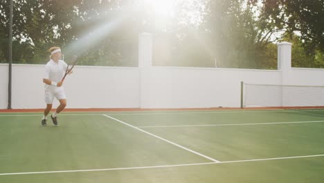 Tennisspieler-Spielen-Einen-Punkt