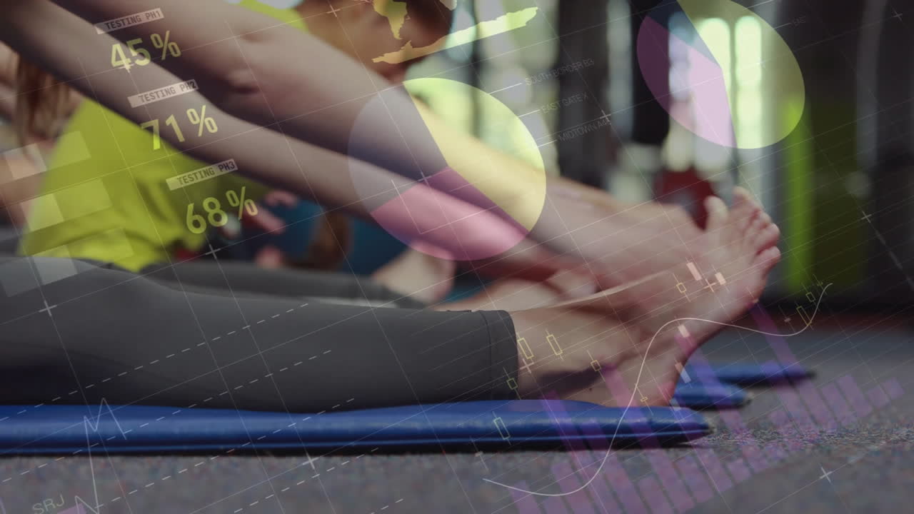 animación de procesamiento de datos y diagramas sobre personas caucásicas haciendo ejercicio en el gimnasio