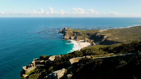 Touristen-An-Den-Aussichtspunkten-Von-Cape-Point-Mit-Blick-Auf-Atlantik-Und-Diaz-Beach