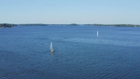 Canera-Pan-up-of-a-Sail-Boat-Sailing-on-Lake-Norman