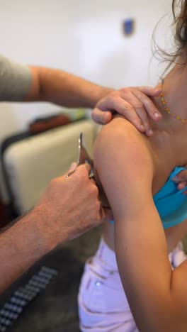 sesión de fisioterapia para el dolor de hombro