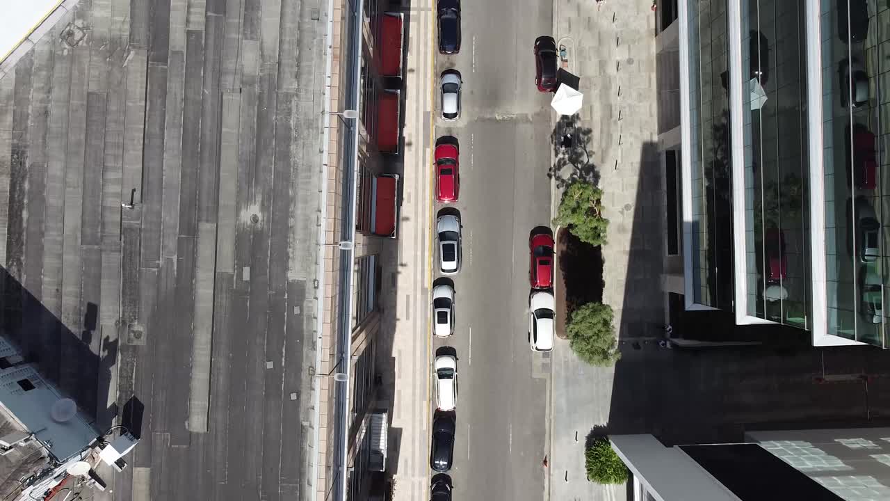 Rekaman drone tampilan atas di jalan utama Santo Domingo, Churchill Avenue