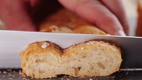 cortando una baguette
