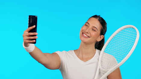 Frau,-Sport-Und-Tennis-Im-Selfie