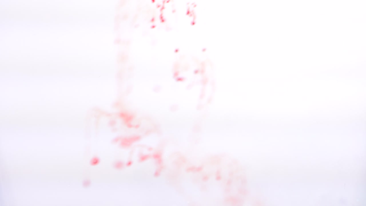 빨간 액체 스프레이