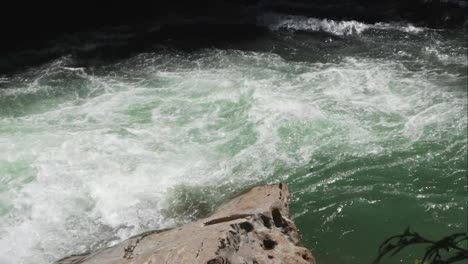 Rapids-Of-Water-Flowing-Down-The-Nooksack-Falls-In-Washington,-USA