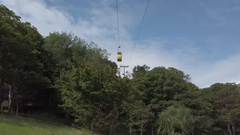 Bajo-Seguimiento-Colorido-Teleférico-Góndola-Turismo-Turismo-Transporte