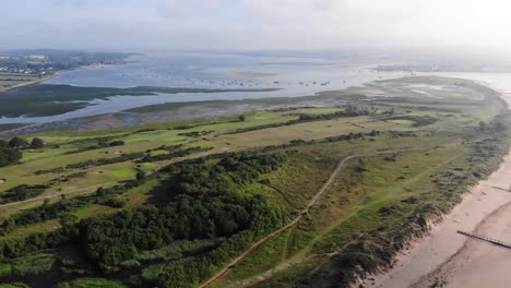 Antena-A-Través-Del-Campo-De-Golf-Dawlish-Warren-Y-El-Estuario-Del-Río-Exe