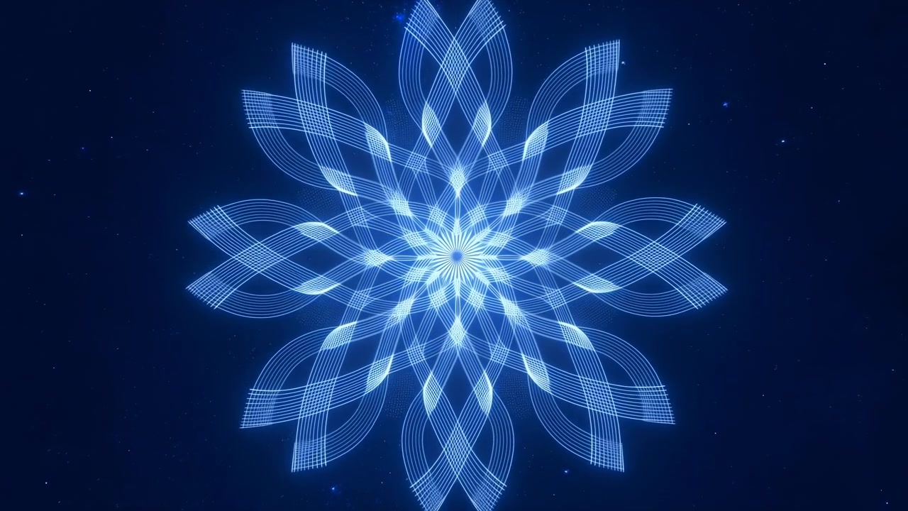 Forma di stella luminosa che sboccia da un nucleo brillante in petali a rete ciano stratificati, poi si affina con dettagli radiali intrecciati contro uno spazio blu scuro profondo, creando un movimento astratto cosmico futuristico e calmo.