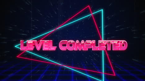 nivel retro texto completado glitching sobre triángulos azules y rojos en efecto de hiperespacio blanco