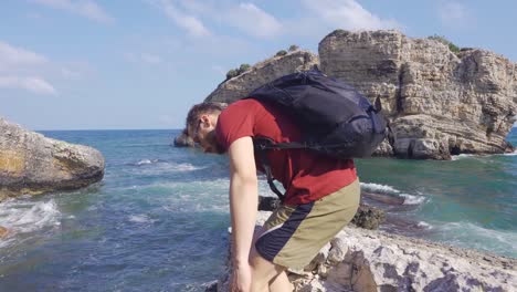 Joven-Mirando-El-Mar.