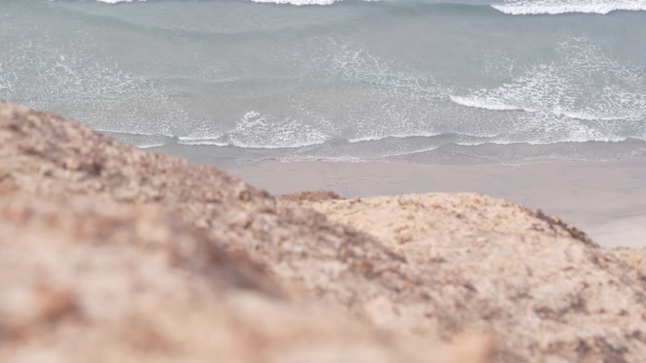 가파른 절벽 또는 절벽, 캘리포니아 해안, 토리 파인, 위에서 바다 파도