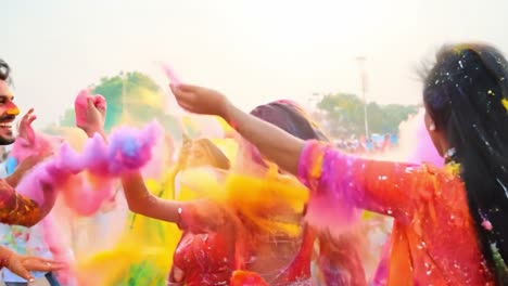 célébrer holi: une fête vibrante de couleurs