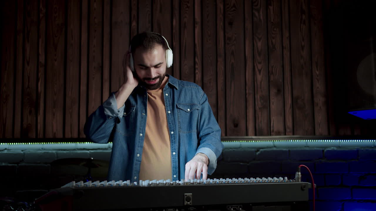 vista delantera del músico