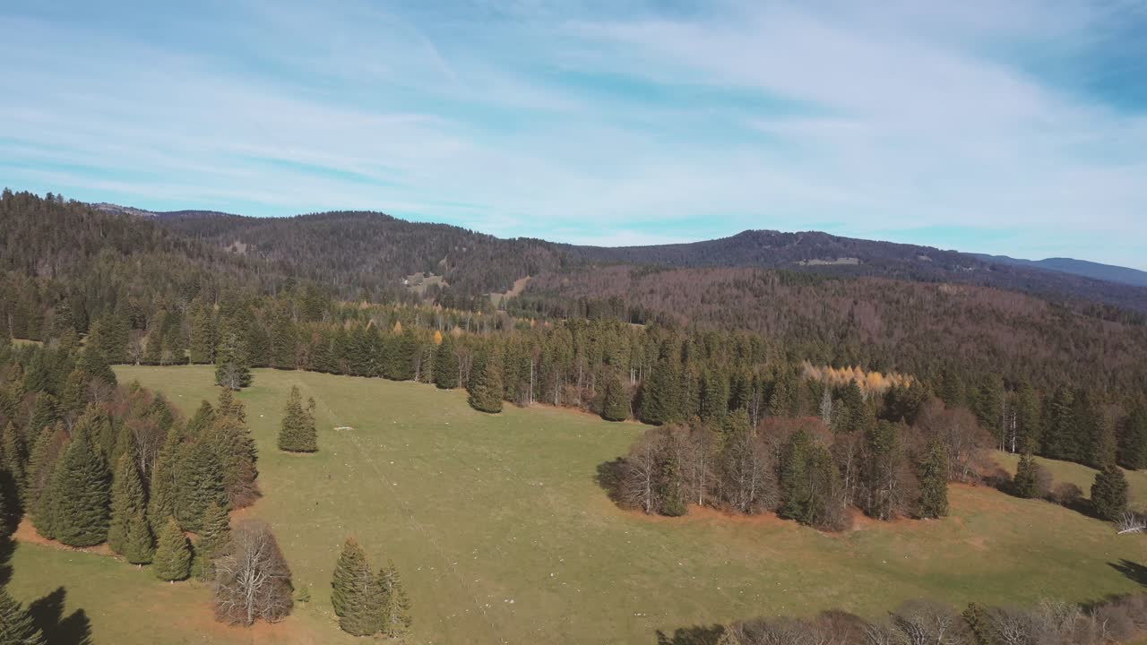 impresionante vuelo de drones sobre el lago de ginebra y los alpes suizos