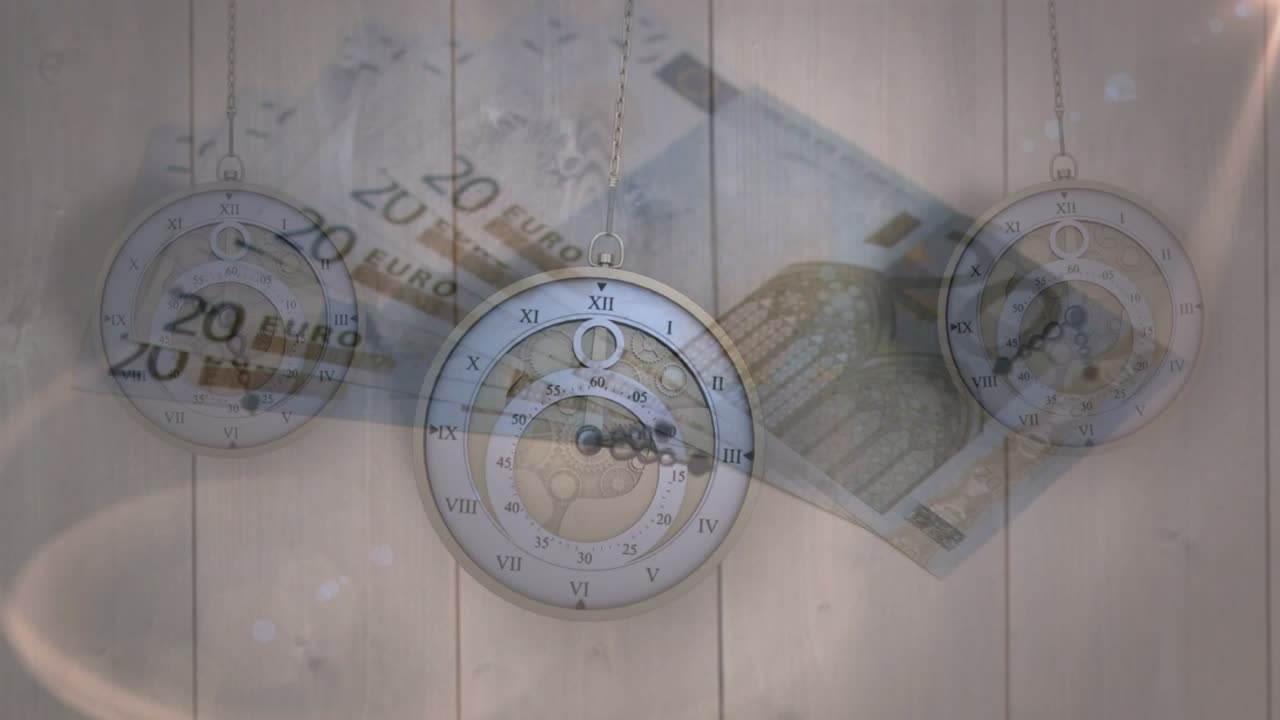 Una banconota da 20 euro scorre in alto a sinistra, provocando l'apertura a ventaglio di altre banconote sopra i quadranti degli orologi, le cui lancette ruotano mostrando il valore.