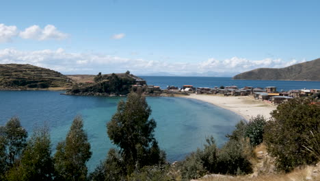 discover the serene playa ch'allaxa on isla del sol, bolivia. this video captures the tranquil beach and crystal-clear waters of lake titicaca