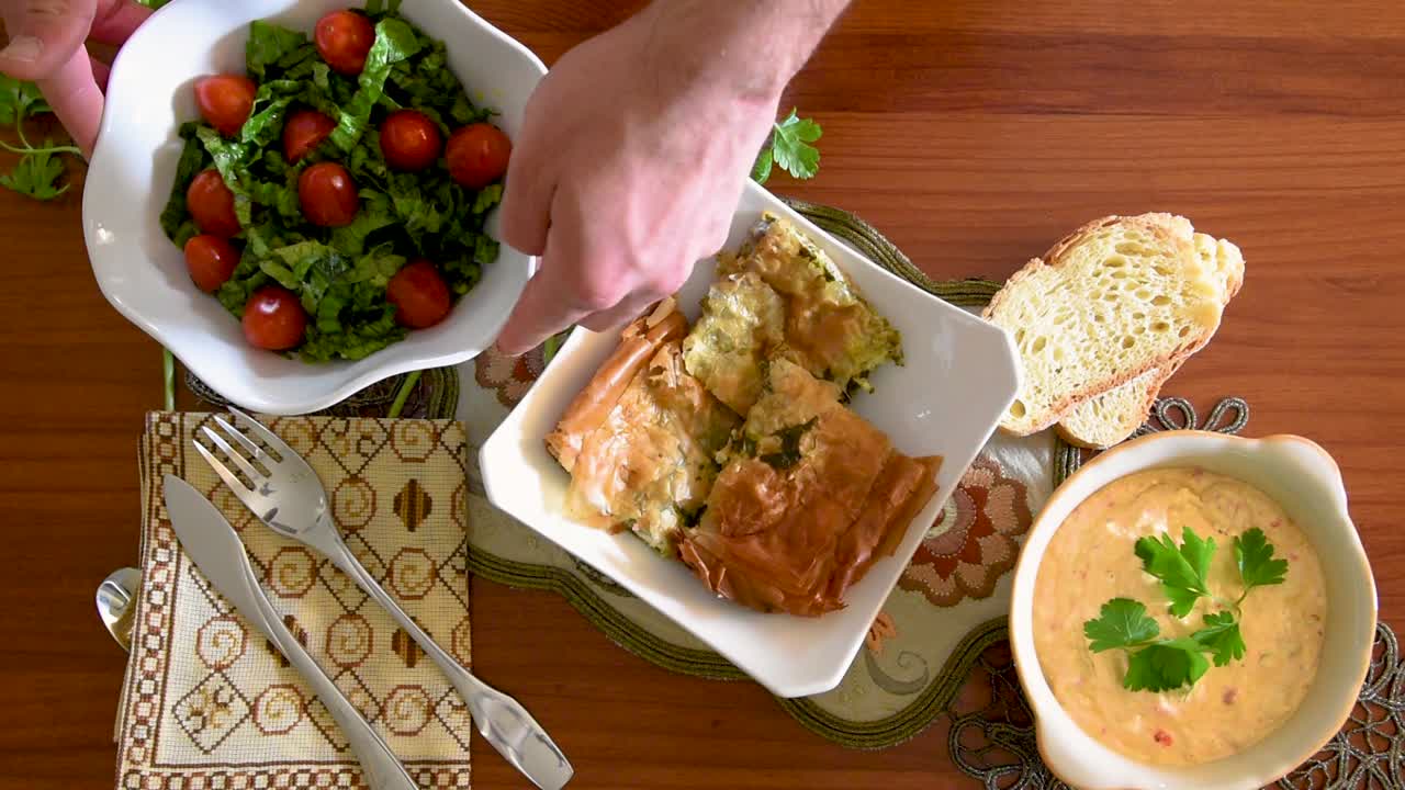 здоровая средиземноморская кухня, концепция трех блюд для обеда или ужина