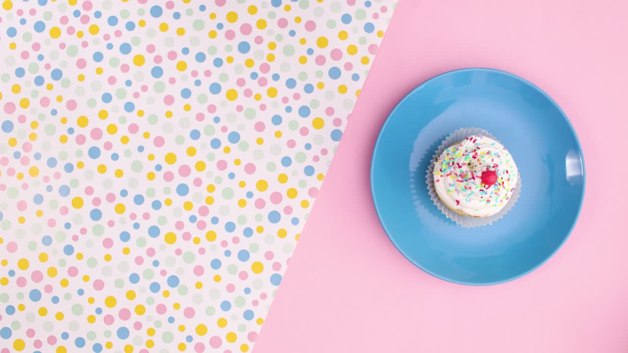 One cup cake on the plate move in circle. Stop motion