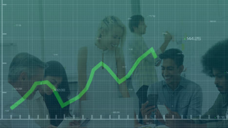 Animation-Der-Statistischen-Datenverarbeitung-über-Ein-Team-Verschiedener-Kollegen,-Die-Im-Büro-Diskutieren