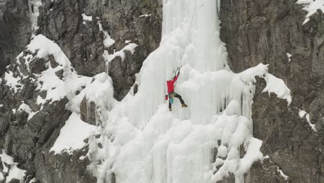 Climber-climbing-up-vertical-cascade-Maineline,-Kineo