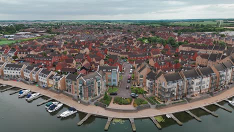 tomada de ángulo amplio de apartamentos de lujo locales en east sussex, inglaterra