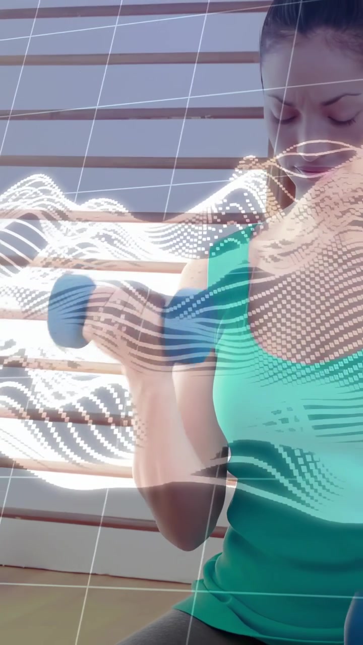 Vídeo vertical: Mulher começando a malhar, segurando peso, flexionando o braço enquanto uma sobreposição se desloca sobre o braço.