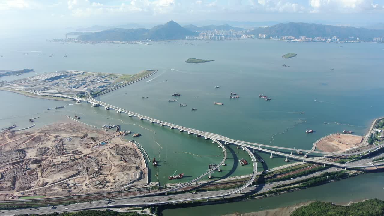 instalaciones de cruce fronterizo de hong kong y puente principal y sistema de carreteras en construcción, vista aérea