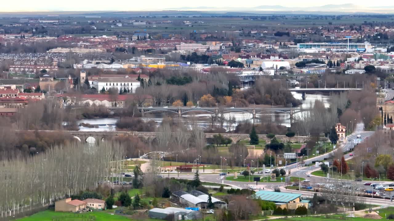 clip aéreo de drones de la ciudad de salamanca, españa