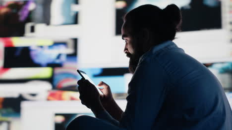 young person in solitude affected by anxiety and manipulation