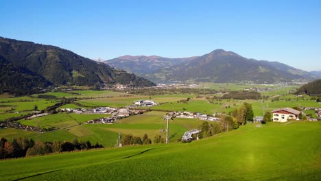Paisaje-De-La-Ciudad-De-Kaprun-Desde-El-Mirador-En-El-Parque-Maiskogel-En-Austria