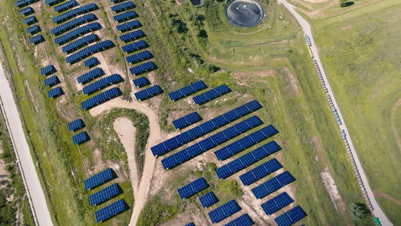 Aerial view of a photovoltaic system, with the solar panels perfectly aligned